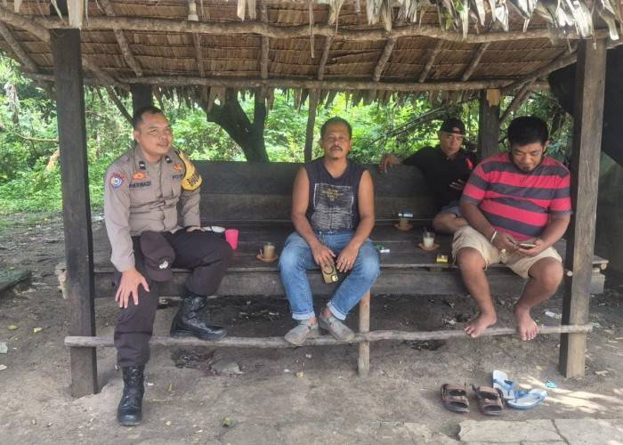 Jaga Kondusivitas Wilayah, Bhabinkamtibmas Sukajadi Aktif Bangun Komunikasi dengan Warga