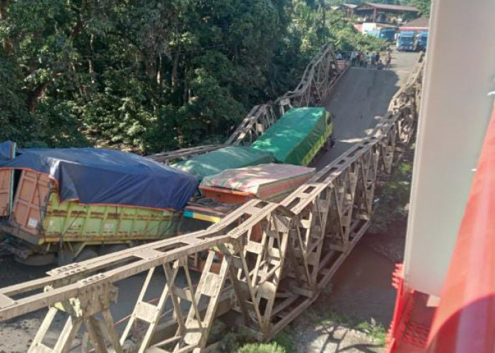 Jembatan Tua Muara Lawai Ambruk Dihantam Truk Batubara, Lalu Lintas Dialihkan