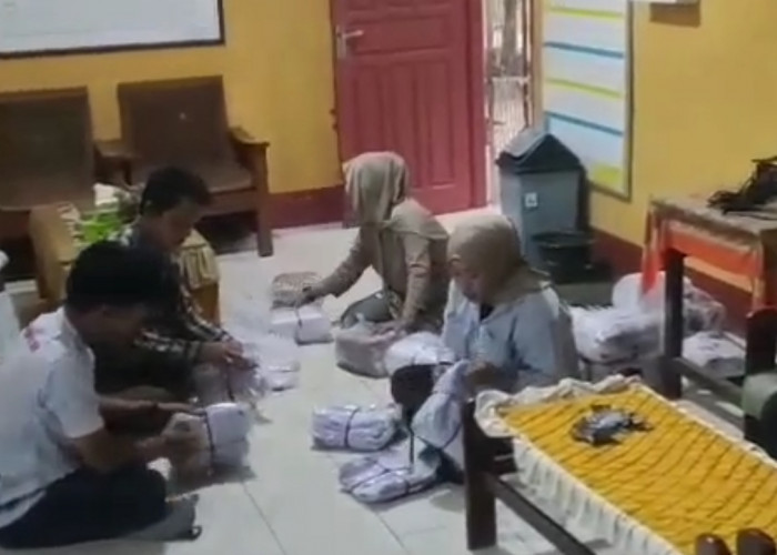  Pembagian Seragam Gratis Tahap 2 di SDN 56 Prabumulih, Siswa Kelas Atas Baru Terima 1 Setel
