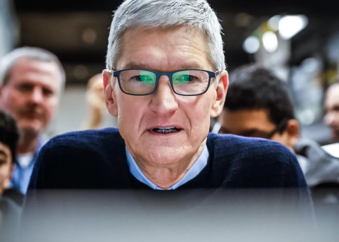 Bloomberg Bocorkan Calon Kuat Pengganti Tim Cook, Usianya Sama Saat Cook Jadi CEO!
