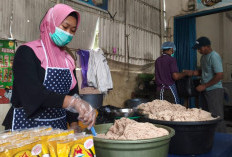 Dapur SPPG Dongkrak Omzet Pedagang Ikan Giling di Prabumulih