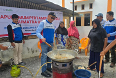 Dirut Pertamina Drilling Tinjau Dapur Umum Pengungsi Banjir di Langkat