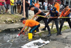 Drainase Tersumbat, Jalan Sudirman Digenangi Air Got: Walikota Prabumulih Langsung Turun Tangan  