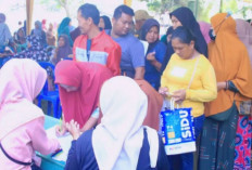 Ribuan Warga Serbu Pasar Murah di Taman Kota Prabu Jaya, Harga Cabe Merah Cuma Rp8 Ribu!