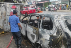 ﻿Ya Ampun, Minibus yang Diduga Pelangsir BBM Terbakar di Beringin Kota Jambi