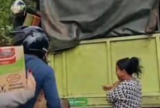 Alami Kecelakaan di Jalan Betung–Sekayu, Truk Mie Dijarah Warga