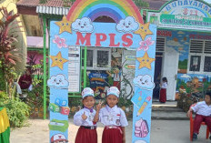Pertama Masuk SD, Orang Tua di Prabumulih Antusias Dampingi Anak Ikuti MPLS