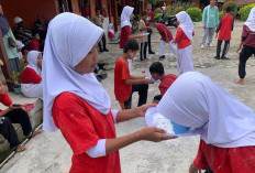 Muka Penuh Tepung, Sumbang Kebahagiaan Siswa SMP PGRI Prabumulih Semarakkan HUT RI ke-80