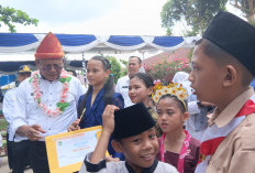 Siswa SDN 54 Prabumulih Sambut Kehadiran Wali Kota Prabumulih Untuk Bula Acara Bulan Bahasa