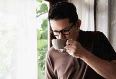 5 Tips Minum Kopi Saat Cuaca Panas, Tetap Segar Tanpa Risiko Dehidrasi