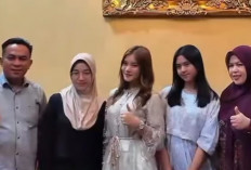 Momentum Lebaran, Sridevi dan Keluarga Sanjo ke Rumah Ketua DPRD Prabumulih 