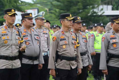 Kapolres dan Wakapolres Ogan Ilir Pimpin Personel Hadiri Upacara Pemberian Pin Emas ke Anggota dan Masyarakat