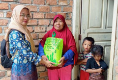 Siswa SMA Negeri 8 Prabumulih Salurkan Bantuan bagi Warga sekitar Sekolah 