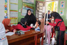 Siswa kelas 1 SDN 15 Ikuti Skrining kesehatan dari  Puskesmas Sukajadu