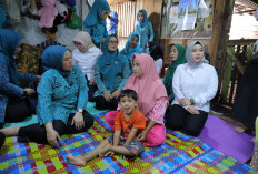 Ketua TP PKK Palembang Salurkan Bantuan Makanan Tambahan Bagi Anak Berisiko Stunting