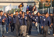 Aksi Mahasiswa Trisakti di DPR: Tuntut Pemulihan Ekonomi, Berantas Pejabat Inkompeten