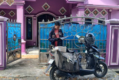 Cerita Syukron Sang Kurir JNE Indralaya, Bertahan ditengah Badai Persaingan dengan Kejujuran dan Disiplin
