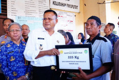 Petani Payuputat Terima Bantuan Benih Padi dari Kementan, Wako Prabumulih: Manfaatkan Secara Maksimal