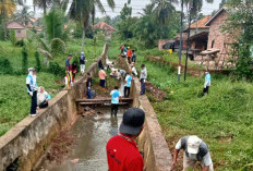 Bersihkan Lingkungan Cegah Banjir, Waspada Penyakit DBD: Warga Kecamatan Prabumulih Utara Kompak Gotong Royong