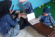 Tanamkan Cinta Al-Qur'an Sejak Dini, TK IT Shoutul Quran Belajar Iqro Usai Sholat Dhuha 