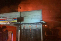 Indomart dan Toko Alat Kesehatan di Sukaraya OKU Terbakar