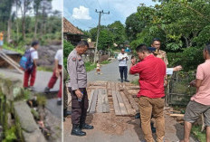 Jembatan Ambruk, Warga Dua Desa Terbantu Jembatan Darurat