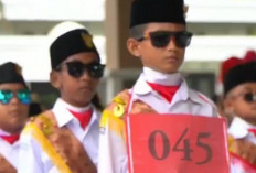 Bak Model, Nomor urut 045 Tampil Memukau Pakai Kacamata Hitam