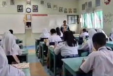 Kepsek SMPN 1 Prabumulih Lakukan Observasi Kelas Beri Penilaian Kinerja Guru