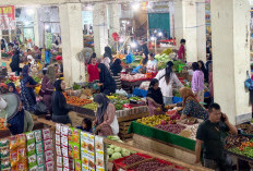 Antusias Sambut Ramadhan, Pasar Prabumulih Ramai: Warga Borong Kebutuhan Sahur dan Berbuka