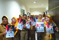 Mulia Pasang Foto Wako dan Wawako Di Kantor
