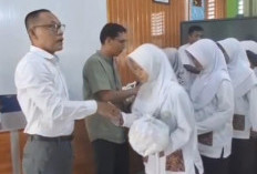 SMPN 8 Berbagi Bantuan untuk Warga yang Membutuhkan