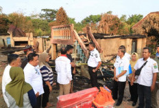 Peduli Korban Kebakaran, Wali Kota Prabumulih Turun Langsung Salurkan Bantuan ke Pangkul