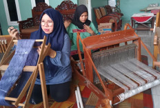 Rita Mulyadi Sosok Kartini dari Prabumulih: Menenun Serat Daun Nanas, Menjahit Masa Depan