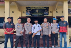 Kepala Desa Pangkul Beri Contoh Positif, Serahkan Senpi Rakitan Demi Kamtibmas Kondusif