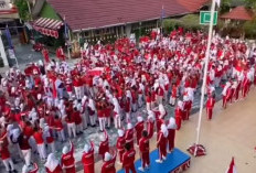 Lautan Bendera Di SMPN 1 Prabumulih Semarakkan HUT RI 