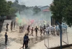 Siswa kelas IX SpenTen Main Air Bersama Sebagai Acara Perpisahan