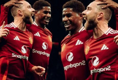 Mees Hilgers Performa Memukau Saat FC Twente Imbang dengan Manchester United