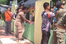 APK Caleg di Taman Kota Prabujaya Ditertibkan 