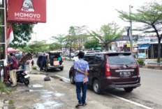Sepi Penumpang! Sopir Travel di Terminal Bayangan Jakabaring Bertahan Menunggu Pemudik