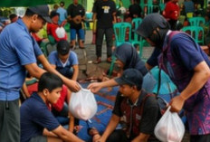 Masjid Baiturrahman Berbagi Daging Berbagi Kebahagiaan di Idul Adha