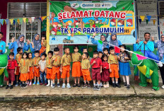 MBG Perdana 2026 Menu Pindang Ayam, Nanas Manis: Kostum Dinosaurus SPPG Muntang Tapus Bikin Ceria Siswa