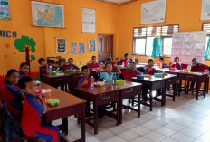 Anak-Anak SDN 61 Talang Batu Tunjukkan Kreativitas Bawa Bekal Sendiri, Dana MBG Belum Turun