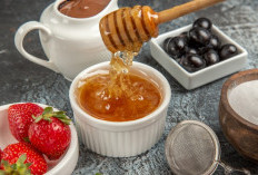 Rahasia Energi Puasa: 7 Manfaat Madu Saat Sahur