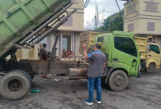 Anggota DPRD Tegur Sopir Truk Parkir di Area GOR Pancasila Muara Enim