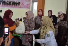 IKATRI DPRD Prabumulih Tebar Kepedulian Sambut Ramadhan 1447 H, 100 Petugas Kebersihan Terima Bantuan Sembako