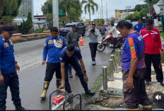 Gotong Royong Cegah Banjir, DLH dan BPBD Prabumulih Bersihkan Drainase Tersumbat