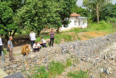 Cak Arlan Turun Langsung, Pantau Perbaikan Jembatan Kuning dan Drainase Jalan Angkatan 45