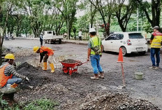 Lubang Menganga di Jalinsum Muara Enim, Warga Desak Perbaikan Permanen