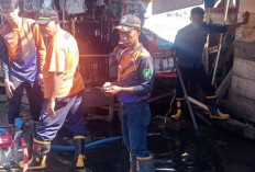 Respon Keluhan Warga, BPBD Prabumulih Bersihkan Sampah di Belakang Pasar
