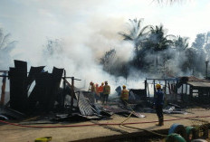 6 KK Kehilangan Tempat Tinggal, Bedeng Asrama di Prabumulih Barat Rata dengan Tanah